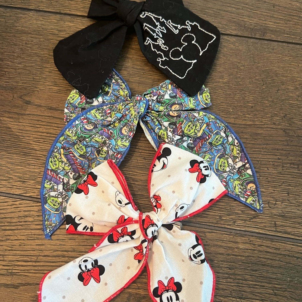 Charming Character Bow Set - Black, Blue, and White